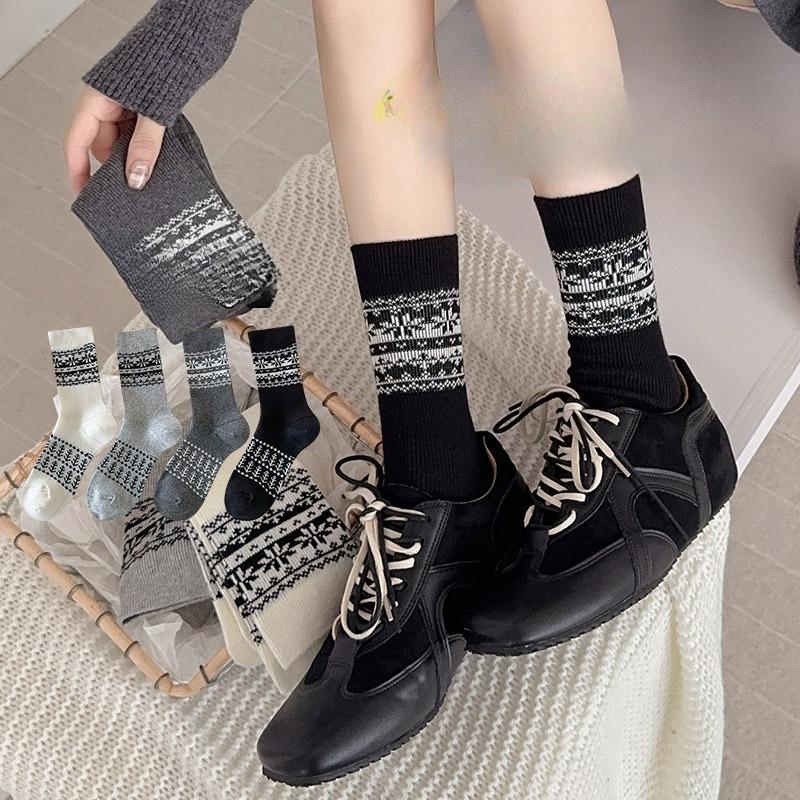 Women's Mid-calf Socks for Autumn and Winter, Ethnic Style Retro Pile Socks, Long Calf Socks