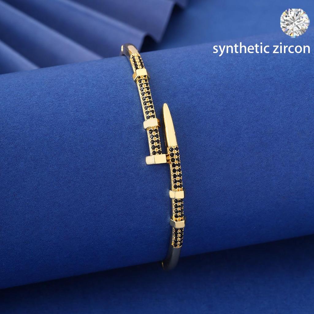 Exquisites 2025 Europäisch-Amerikanisches Nagelarmband mit Zirkon, Luxuriöser Kupferschmuck