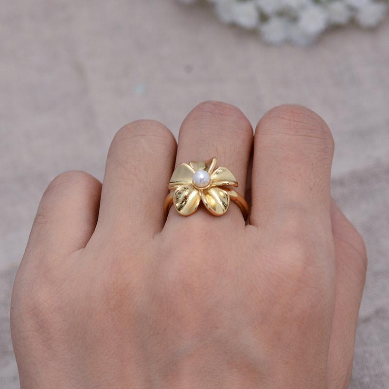 Gorąca Sprzedaż Elegancki Żółte Złoto Kolor Perłowy Kwiat Damski Pierścionek Zaręczynowy Dla Kobiet Prezent Bez Odbarwiania