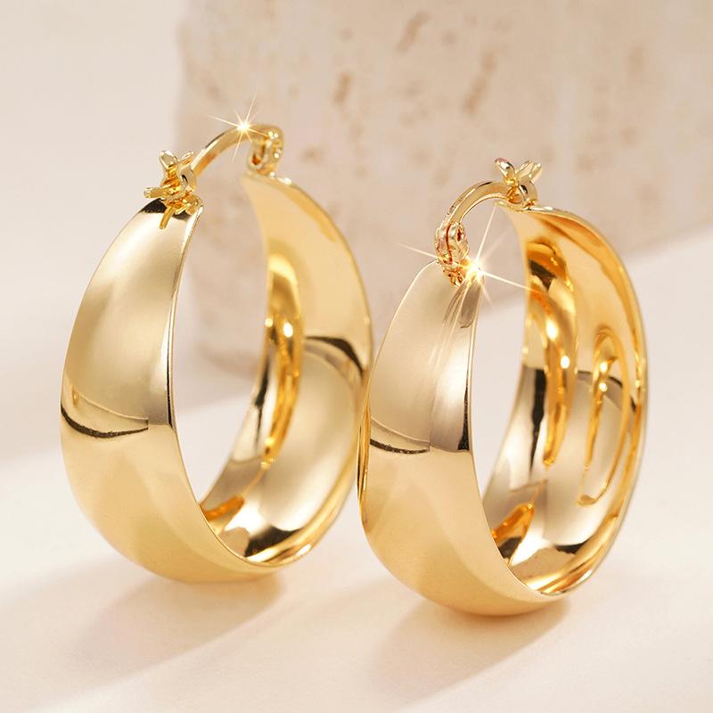 

1Pc Stylish U-shaped Ear Buckle with Stylish Texture Design, Light and Luxurious Flower Niche Earrings