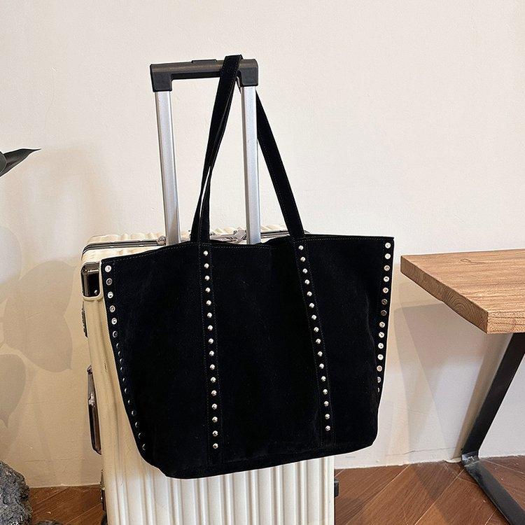 Yogodlns Designer Rivet Faux Suede Underarm Shoulder Bag Large Capacity Shopper Tote Bag Winter Handbags Coffee Black