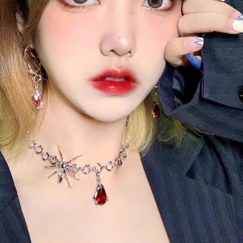 Spider Pendant Long Necklace Vintage Gothic Spider Blood Drop Clavicle Chain for Women Halloween Jewelry Gift Ornament