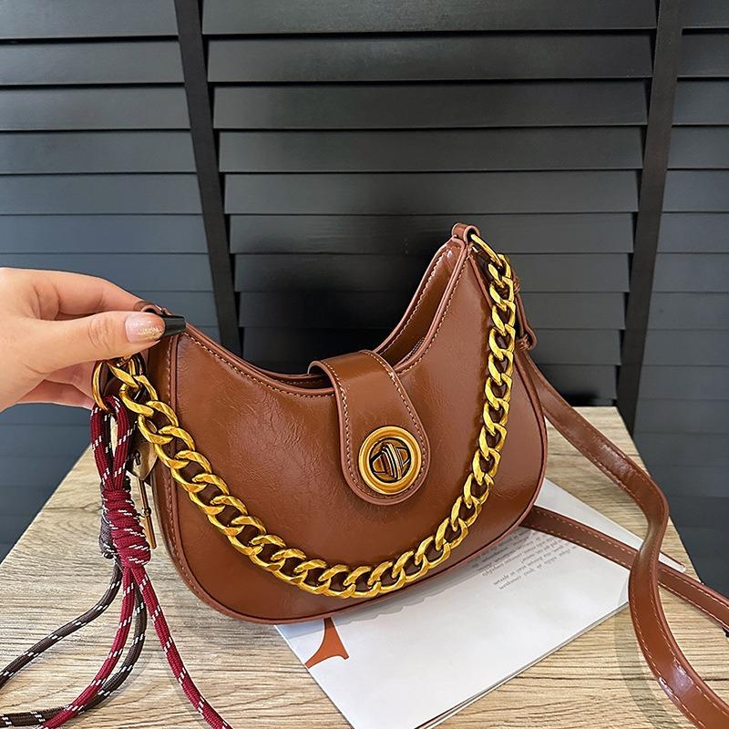 Light Luxury Crescent Bag, Fashionable Versatile, Temperament Commuting Choice.