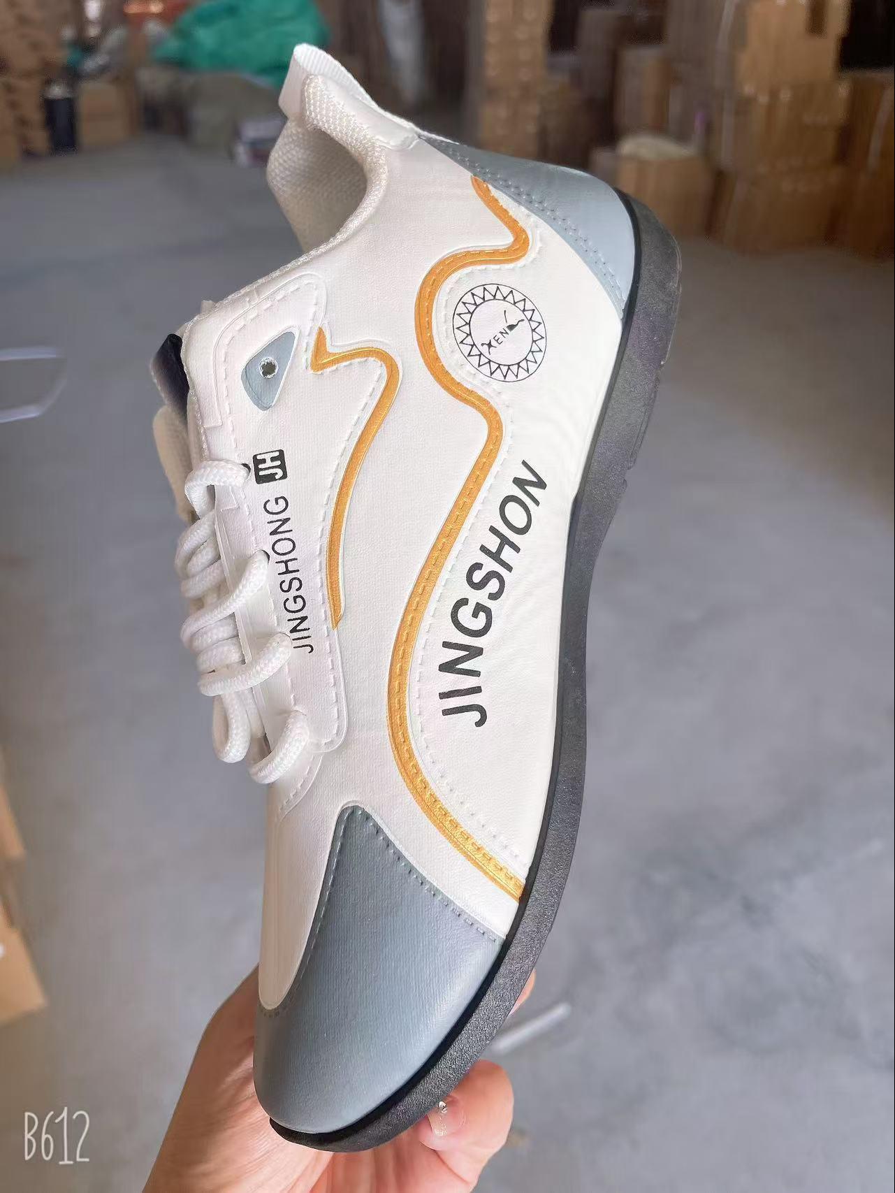 

2024 унисекс кожаные папины туфли на мягкой подошве: Стильные весенне-осенние кроссовки для пар 44 серый/белый