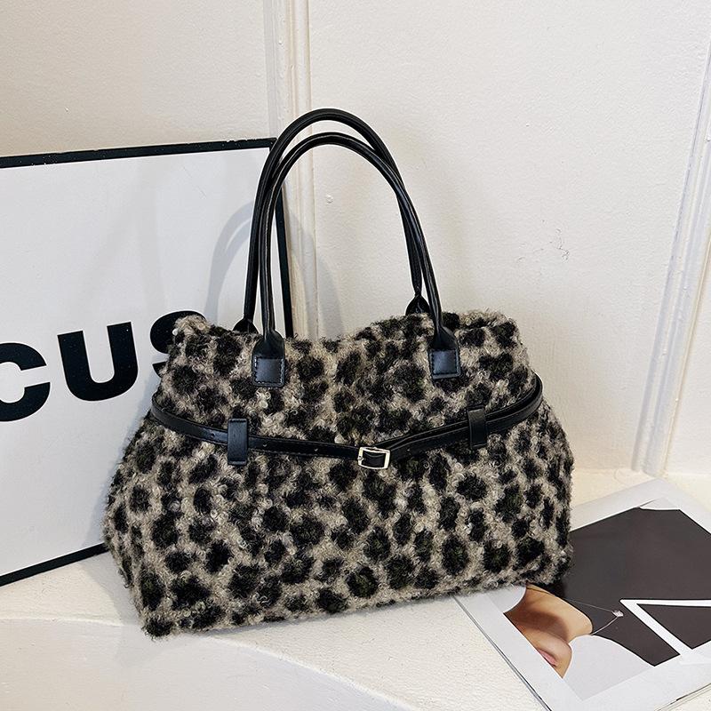 Fashion leopard print handbag women's new simple personalized shoulder bag niche woolen underarm bag