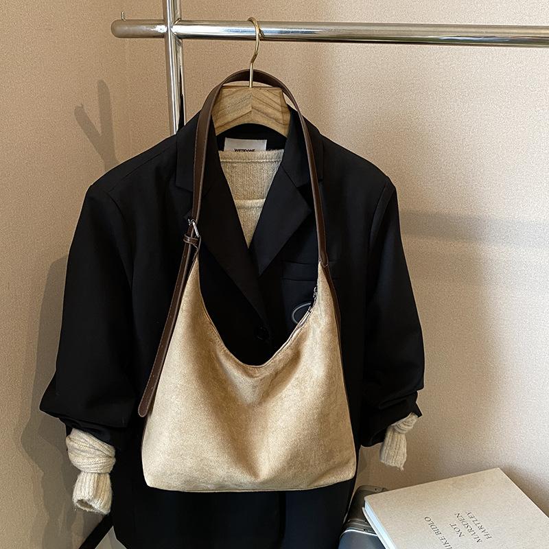 

Замшевая сумка женская сумка большой вместимости 2025 новая высококлассная атмосферная сумка через плечо, сумка-мессенджер, универсальная сумка-тоут для поездок на работу хаки