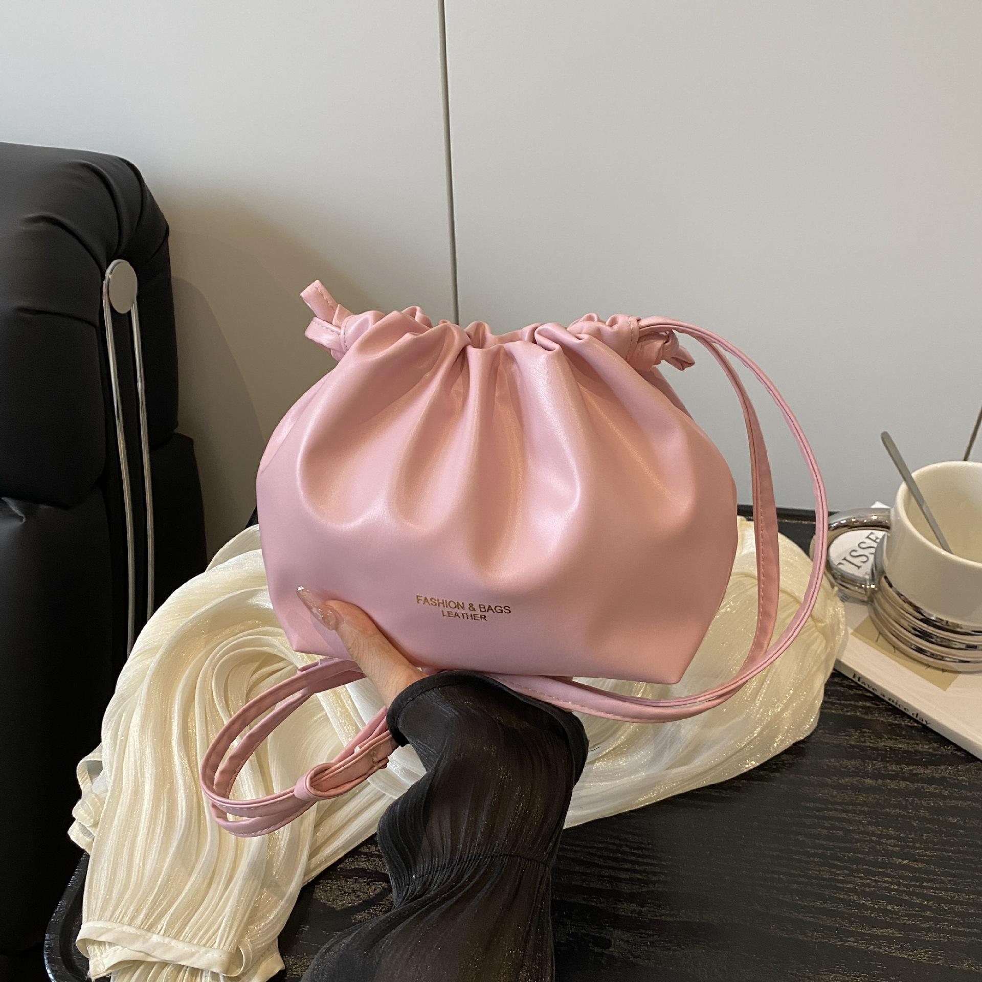 Popular casual fashion temperament bag women s 2026 new shoulder bag feeling bucket bag