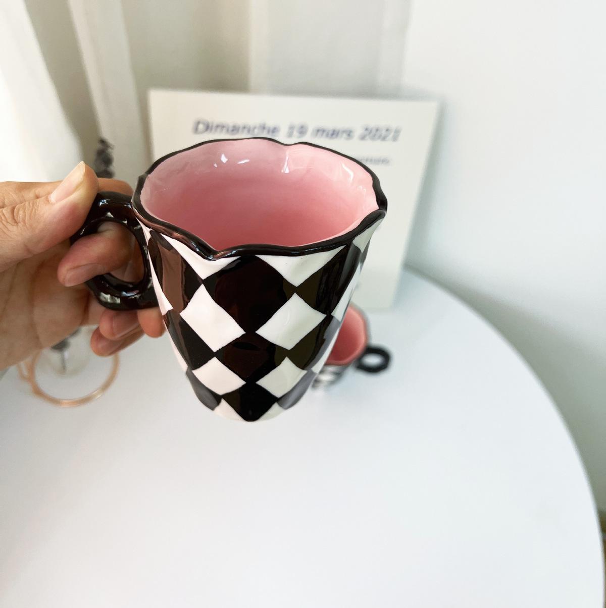 

Нарисованная вручную чашка коровы, милая керамическая кружка, мультяшный дом, девочка, чашка для воды, маленькая подарочная коробка на день рождения, день святого валентина, упаковка, посуда для питья 350ML