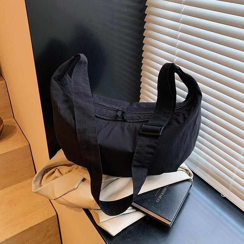 Large Capacity Nylon Bag Shoulder Messenger Bag 2025 New Urban Simple Dumpling Bag Solid Color Casual Student Bag