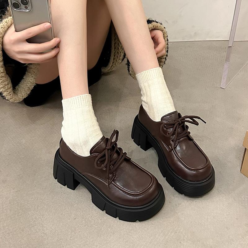 

Новые универсальные лоферы на платформе с толстым каблуком, ретро маленькие кожаные туфли, женские универсальные туфли на высоком каблуке 40 коричневый