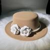 French Retro Pearl Flower Wool Flat Top Top Top Hat Autumn and Winter Small Fragrant Wind Big Brim Street Shot British Woolen Hat