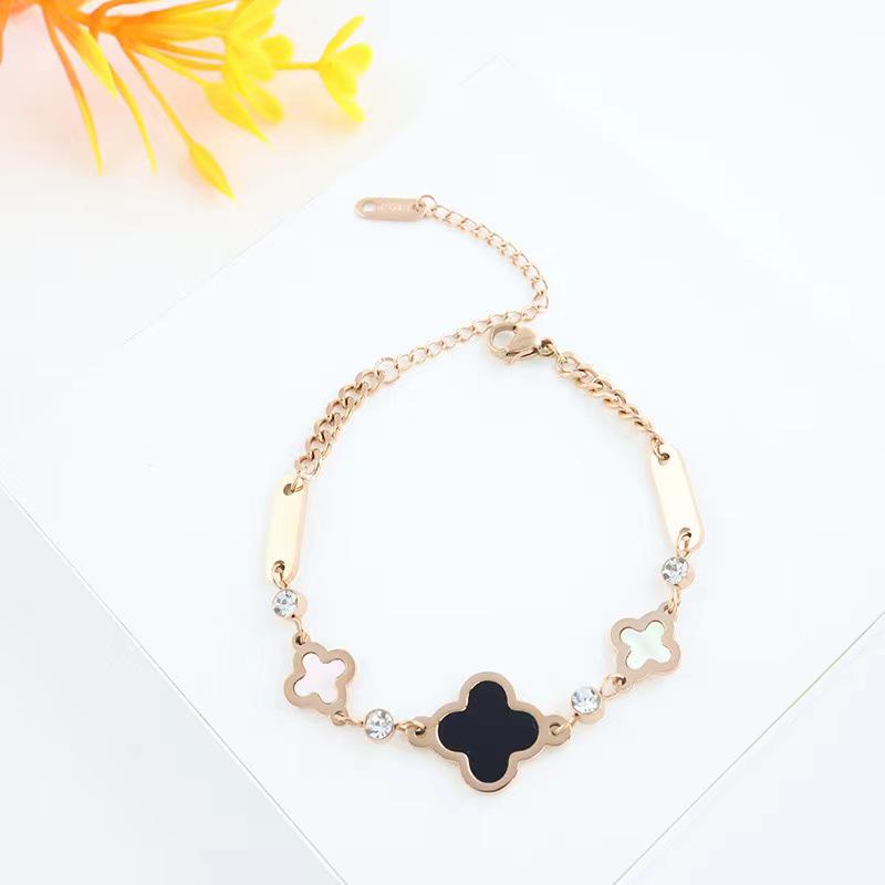 High-End Titanium Steel Four-Leaf Clover Bracelet with Shell Pendant – Durable, Fade-Resistant Design