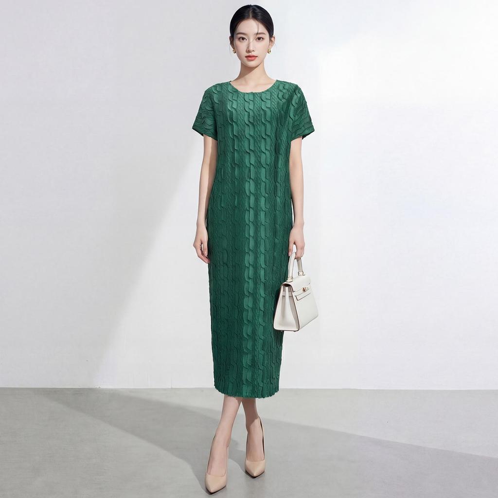 Elegant Women's Plus Size Pear Shape Summer Dress - Loose Fit, Round Neck, Short Sleeve, Slimming Miyake Style