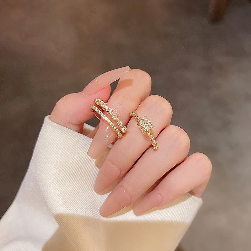 Anello di alta gamma placcato oro con design floreale coreano
