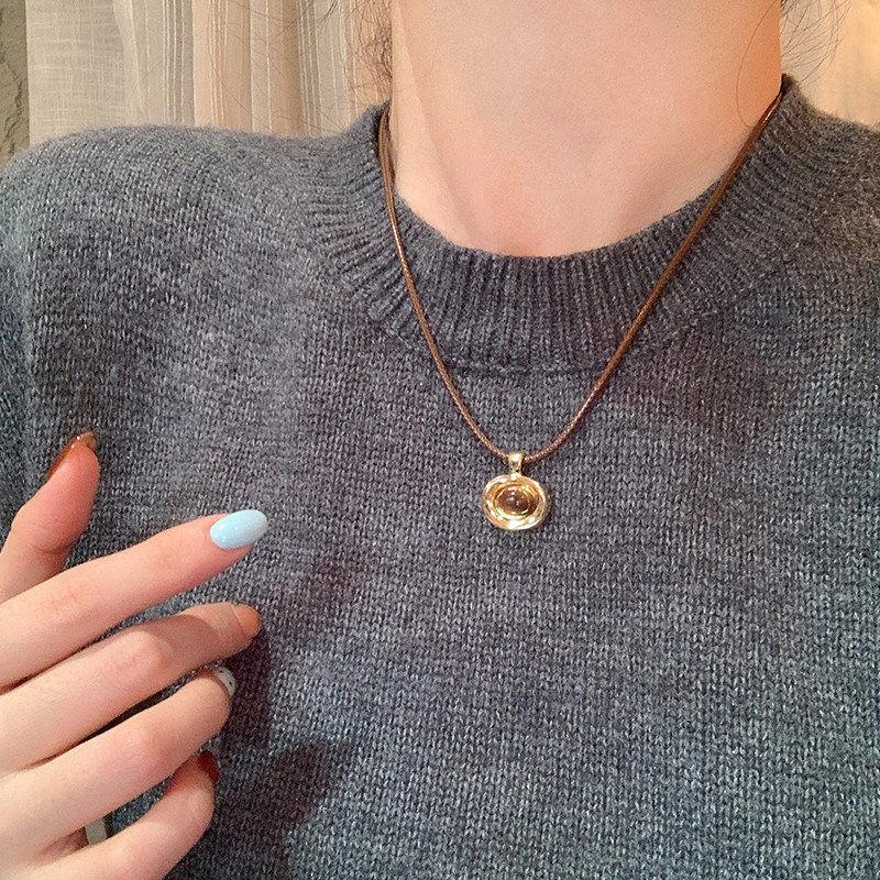 Korean Pearl Necklace: High-End Silver Clavicle Chain with Niche Design, Perfect for Light Luxury and Sweater Pendants.