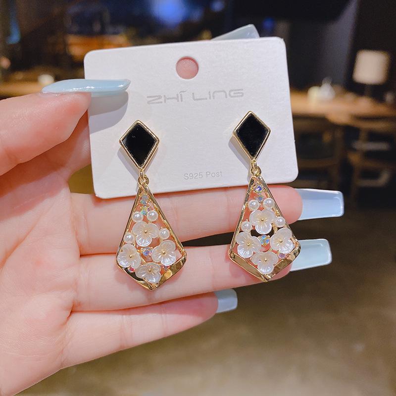 S925 Sterling Silver Korean Rhombus Floral Stud Earrings – Geometric Design for Women Gold 3B204