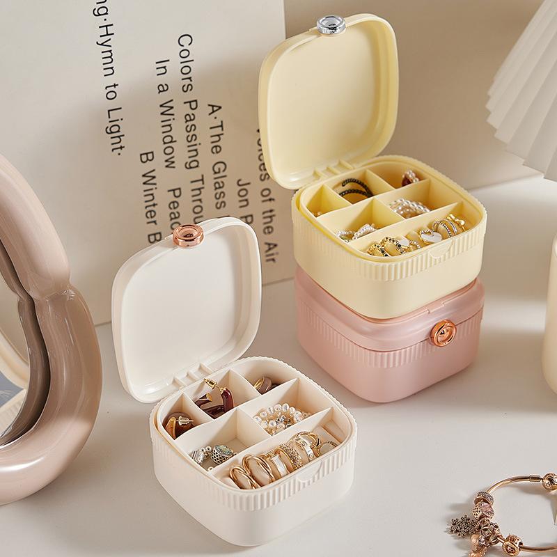 Portable Jewelry Storage Box Exquisite Cosmetics Organizing Box Jewelry and Jewelry Dust-proof StrapJewelry Box