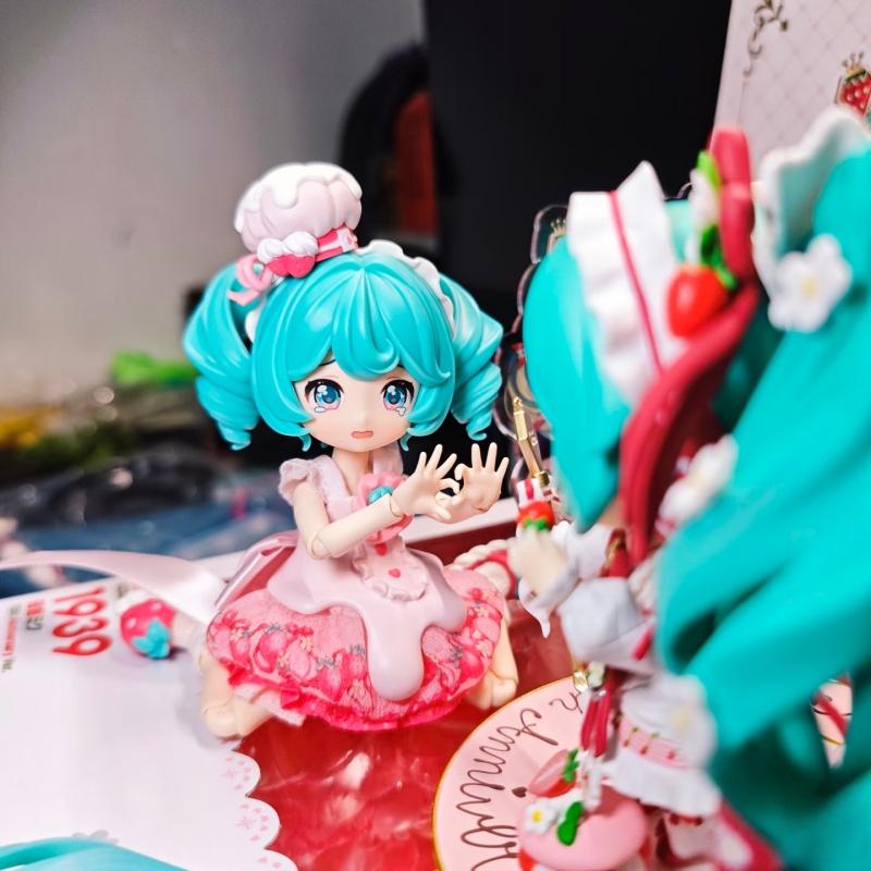 Hot! The Joy Of Genuine Blokes Overture Hatsune Miki Strawberry Cake Series Dolls Miki Movable Character Collection Gift Toys