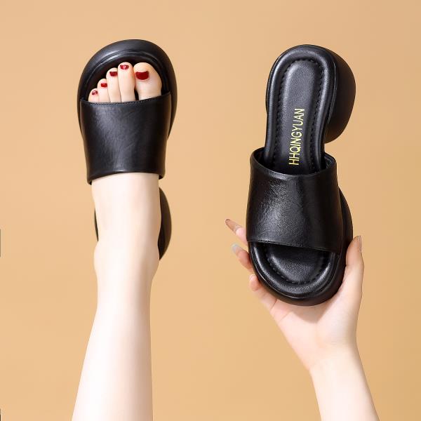 Fashion Shoes Women House Slippers Platform Luxury Slides Pantofle Big Size Square heel Loafers Soft Designer 2025 Block Fashion