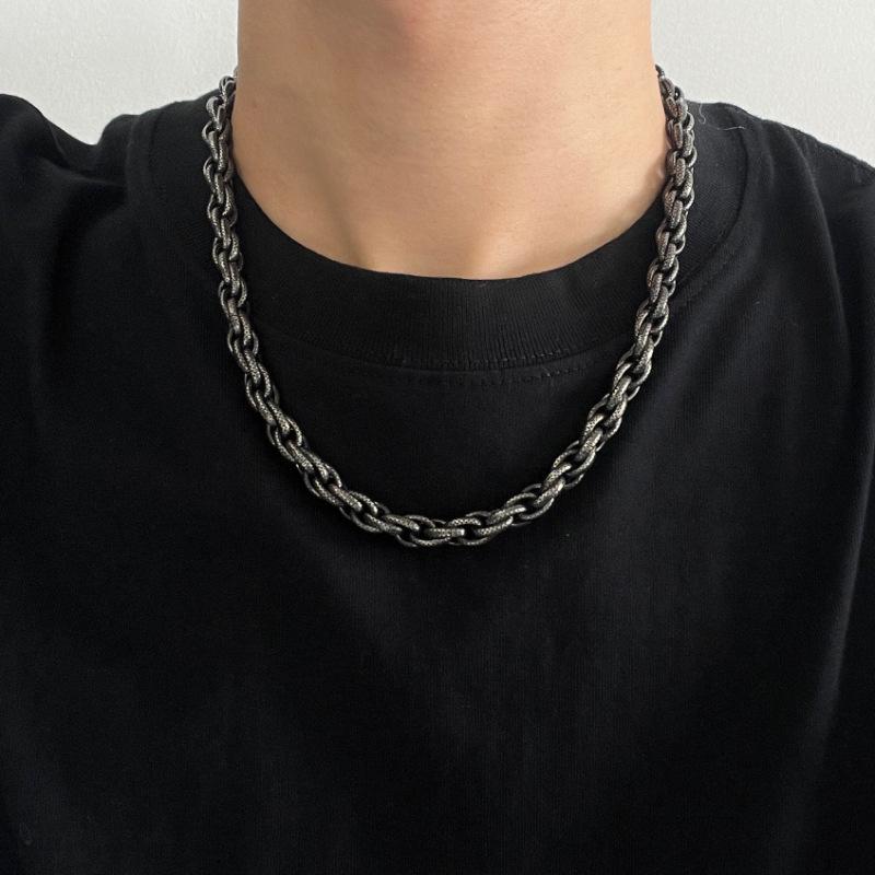 Retro Snake Pattern Black Twist Necklace Men's European and American Hip-hop High Street Niche Light Luxury Collarbone Chain Tide