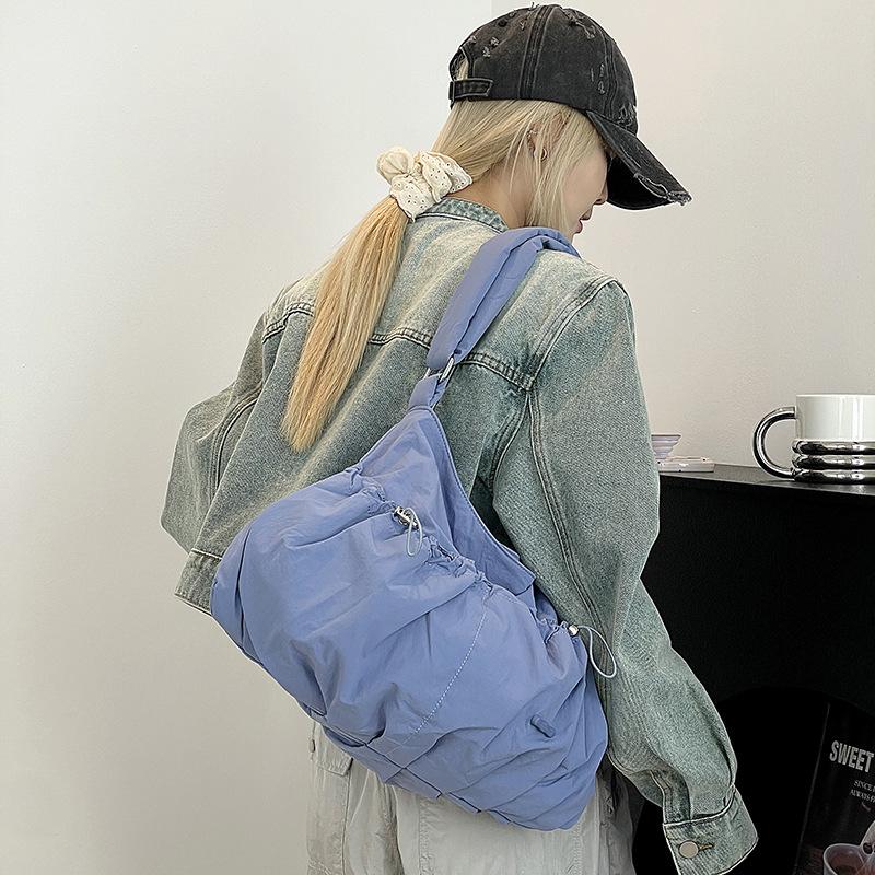 New Women's Simple and Versatile Pleated Nylon Bag Casual and Light Commuter Messenger Bag