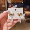 Fashion and elegance, atmospheric bow pearl earrings, women's design sense, versatile, exquisite stud earrings, sweet temperament, ear jewelry