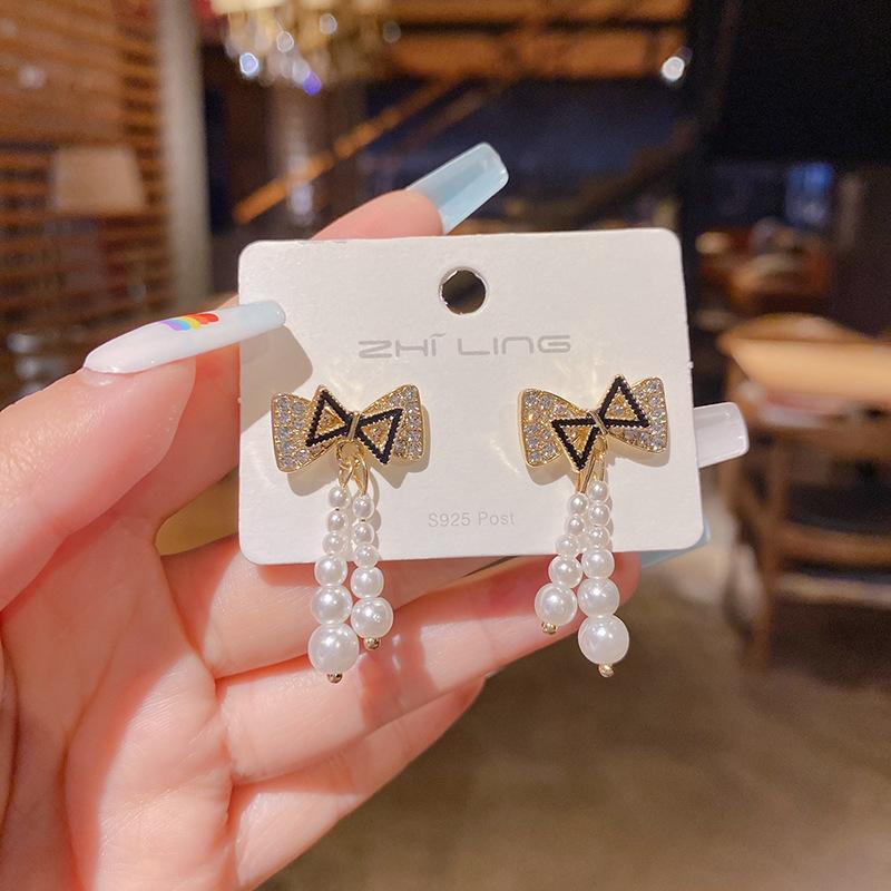 Fashion and elegance, atmospheric bow pearl earrings, women's design sense, versatile, exquisite stud earrings, sweet temperament, ear jewelry