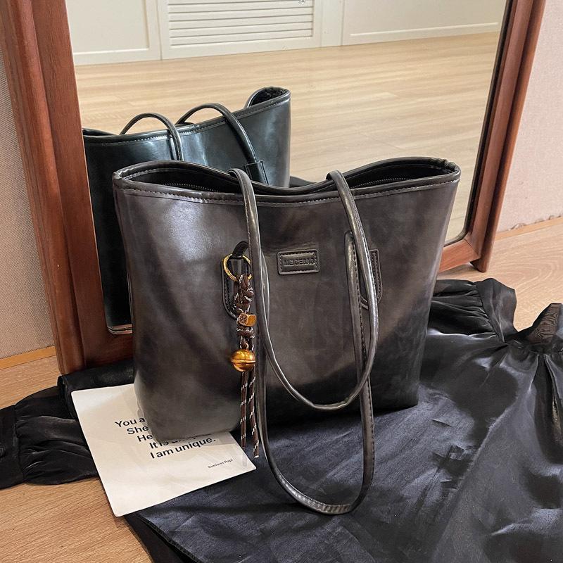 Retro Bag Women's Large-capacity New Fashionable Versatile Simple Shoulder Bag Commuter Tote Bag