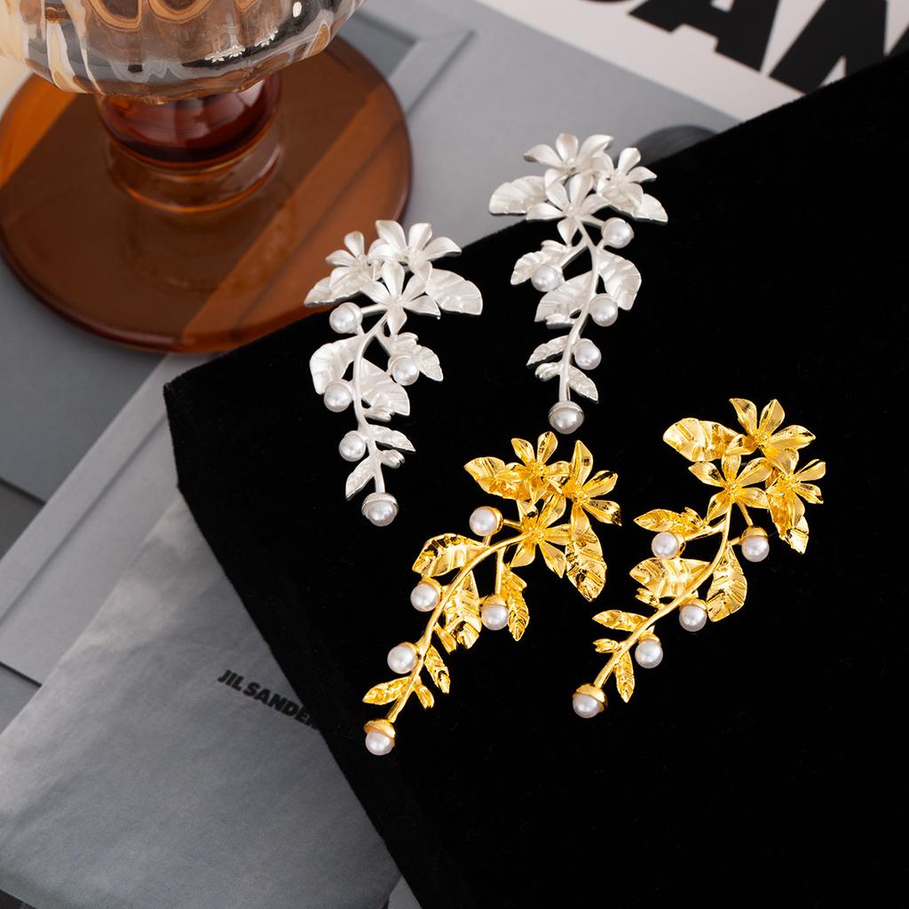 Hafif Lüks Abartılı Metal Rüzgar Küpe Retro İnci Çiçek Yaprak Püsküllü Küpeler Üst Düzey Niş Küpeler