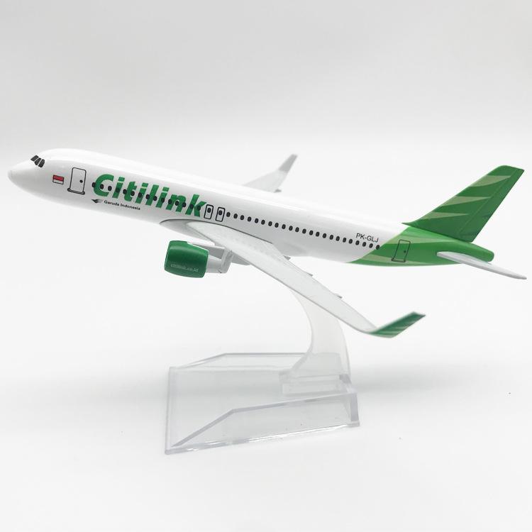 16CM Alloy British 777 Passenger Jet Model - Plum Blossom Collectible