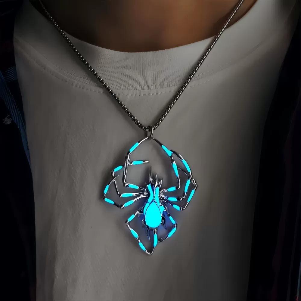 Halloween Fashion Geometric 3D Luminous Spider Pendant Necklace Unique Hip-Hop Glow-in-the-Dark Insect Jewelry for Wholesale