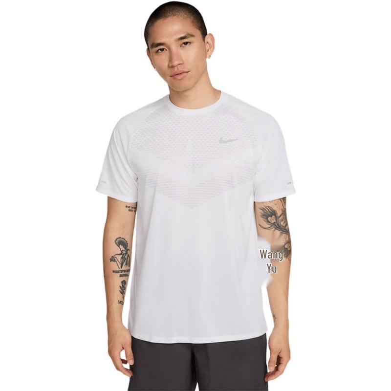 Nike Men s HV5204 Sportswear Short Sleeve T-Shirt XL