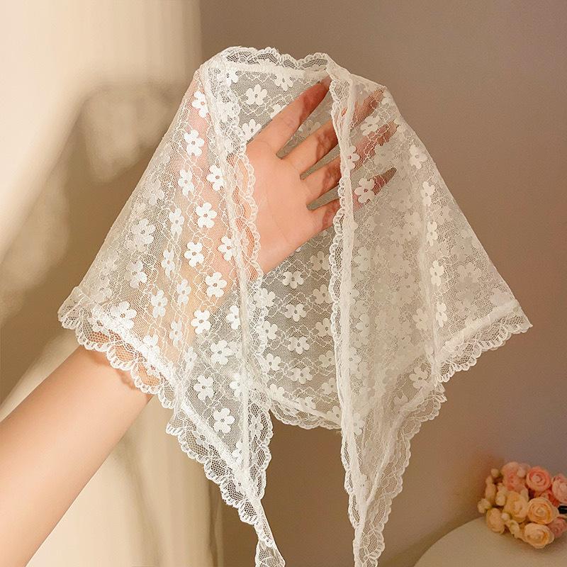 

Кружевной цветок Элегантный темпераментный кружевной женский цветок Белый милый треугольный шарф Тонкая дышащая лента Художественный стиль Путешествия Фото 1PCS белый