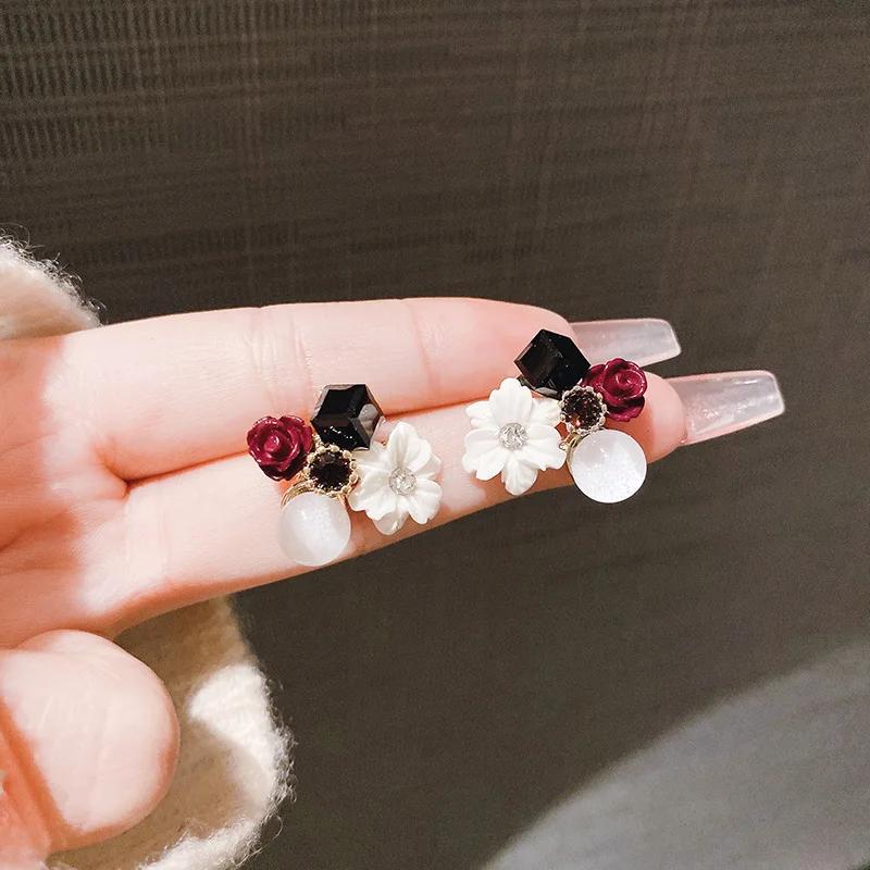 

Multicolored Crystal Flower Stud Earrings for Women, Korean Style Fashion Jewelry, Elegant Cute Everyday Accessories чорний