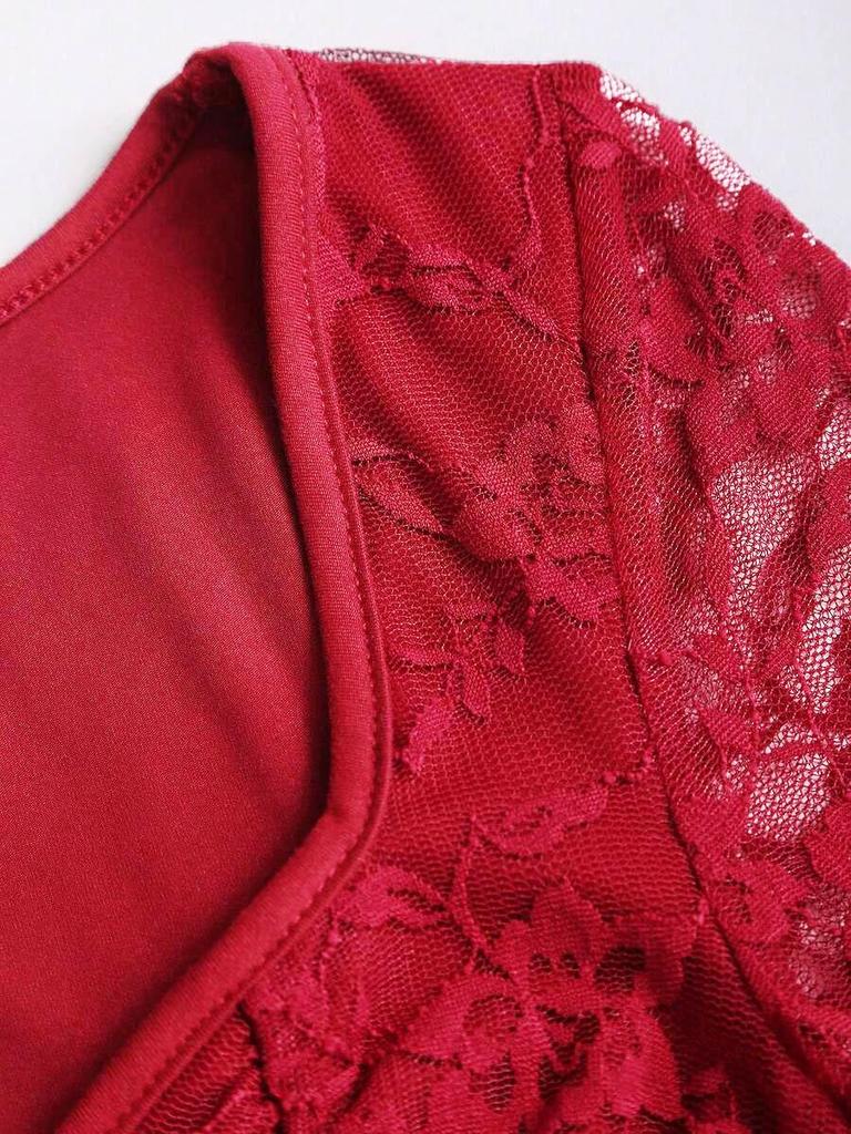 Frühjahr/Sommer 2026 Französisches Retro-Minikleid aus Spitze mit eckigem Ausschnitt, Bindebändern und langen Ärmeln