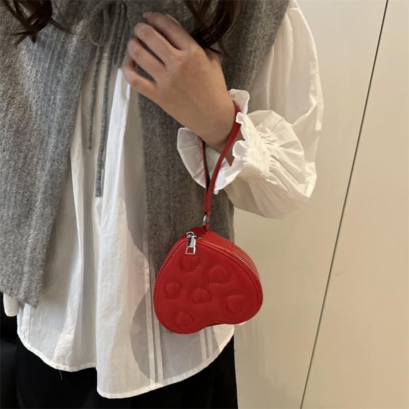 Heart-shaped fashion pleated handbag new simple temperament women's shoulder messenger bag women's