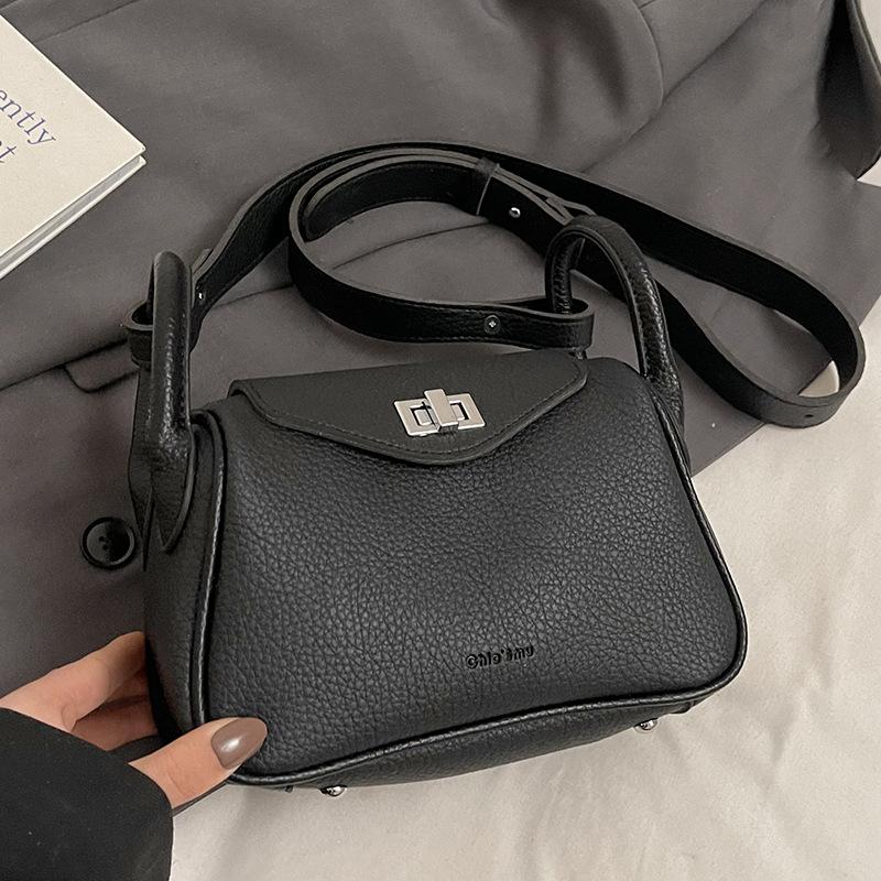Spring Niche High-end Underarm Bag Women's 2025 New Fashion Lychee Pattern Versatile Commuter Messenger Pillow Bag