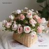 Bouquet Principessa Rosa a 5 Teste Europeo: Centrotavola Floreale Annodato a Mano e Decorazione Floreale Moderna a Parete.