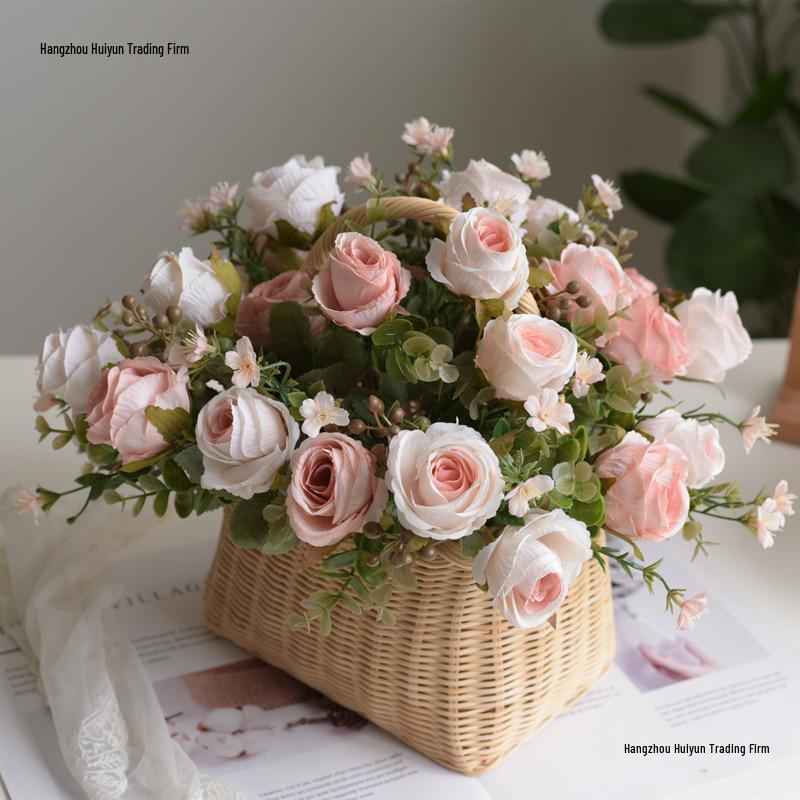 Bouquet Principessa Rosa a 5 Teste Europeo: Centrotavola Floreale Annodato a Mano e Decorazione Floreale Moderna a Parete.