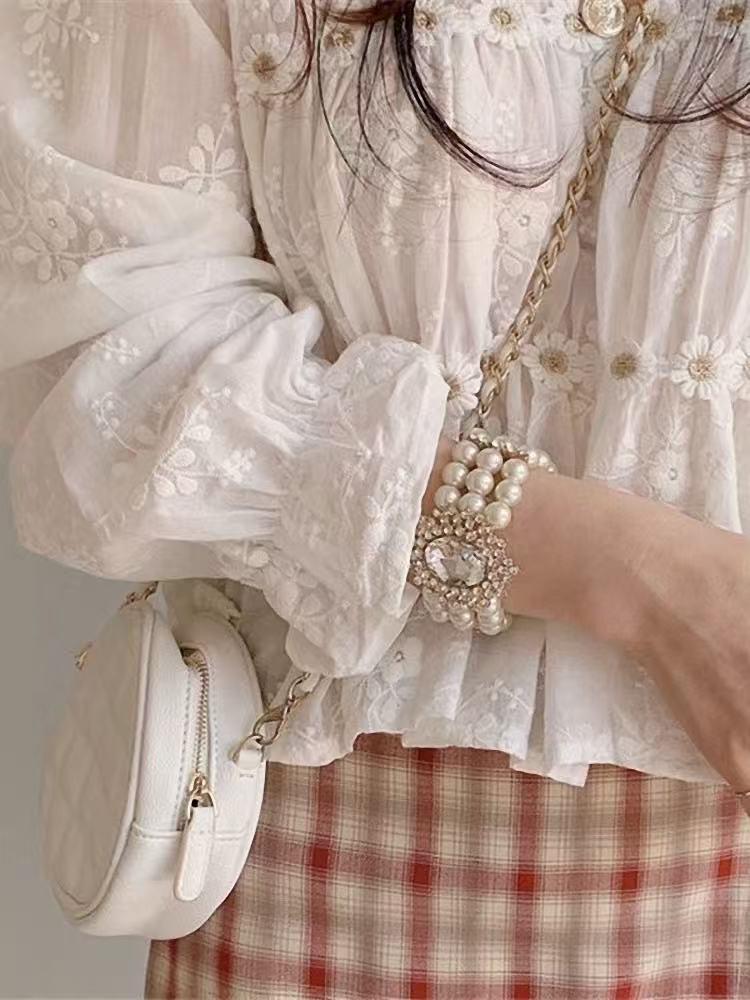 Korean Long Sleeve V-Neck Lace Daisy Top for Women