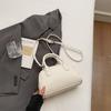 Fashion messenger bag niche casual small square bag women's 2025 summer new hand carry simple commuter shoulder bag
