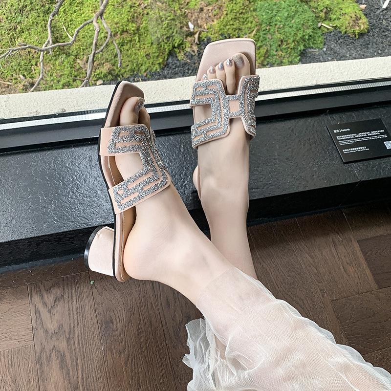 

Летом 2025 года новые женские шлепанцы на среднем каблуке со стразами для улицы, французская мода, универсальные шлепанцы на толстом каблуке 40