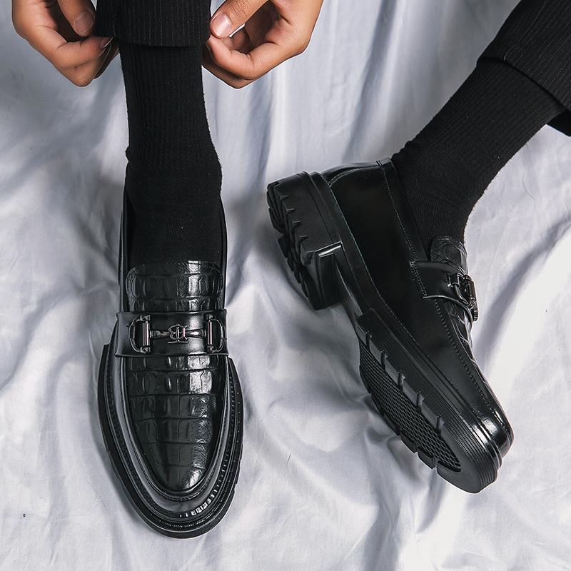 

Spring and summer men s shoes breathable leather shoes versatile casual shoes black work shoes Martin boots foreign trade one-pedal Doudou shoes 45 чорний