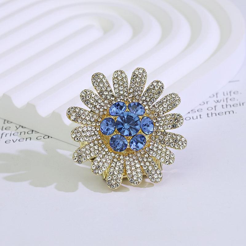 

Корейская брошь-цветок со стразами: Аксессуар-зажим для шарфа двойного назначения и брошь