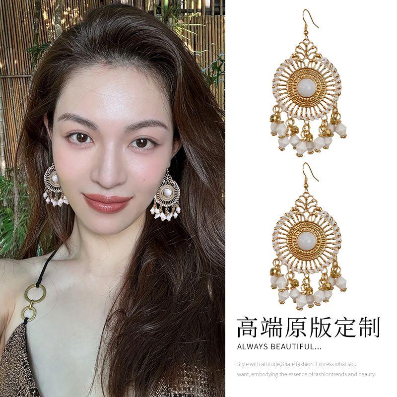 

Zhong Chuxi Same Ethnic Beaded Earrings Bohemian Retro Exaggerated Ear Hook Vacation Photo Stud Earrings Earrings Women White Mesh Bead Earrings