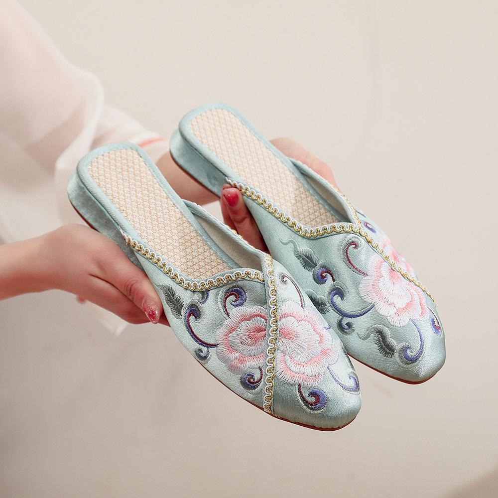 Handgefertigte Satin-Bestickte Damen-Flachmules Geschlossene Spitze Hausschuhe Bequeme Frühling Sommer Damen Retro Hausschuhe