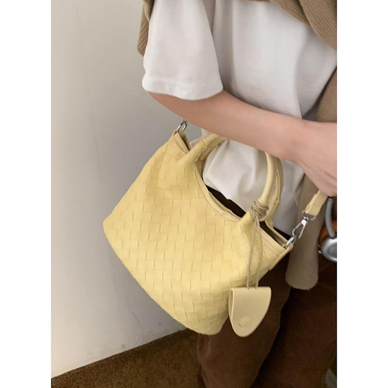 Vintage Niche Commuter Handbag Women's Bag 2025 New Woven Bucket Bag Simple Shoulder Messenger Bag