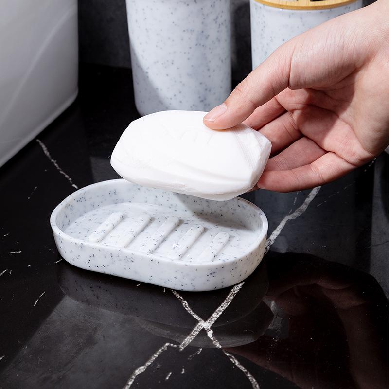 Nordisches minimalistisches Badezimmerset in Marmoroptik: Elegante 4-teilige Kollektion mit Mix-and-Match-Stilen