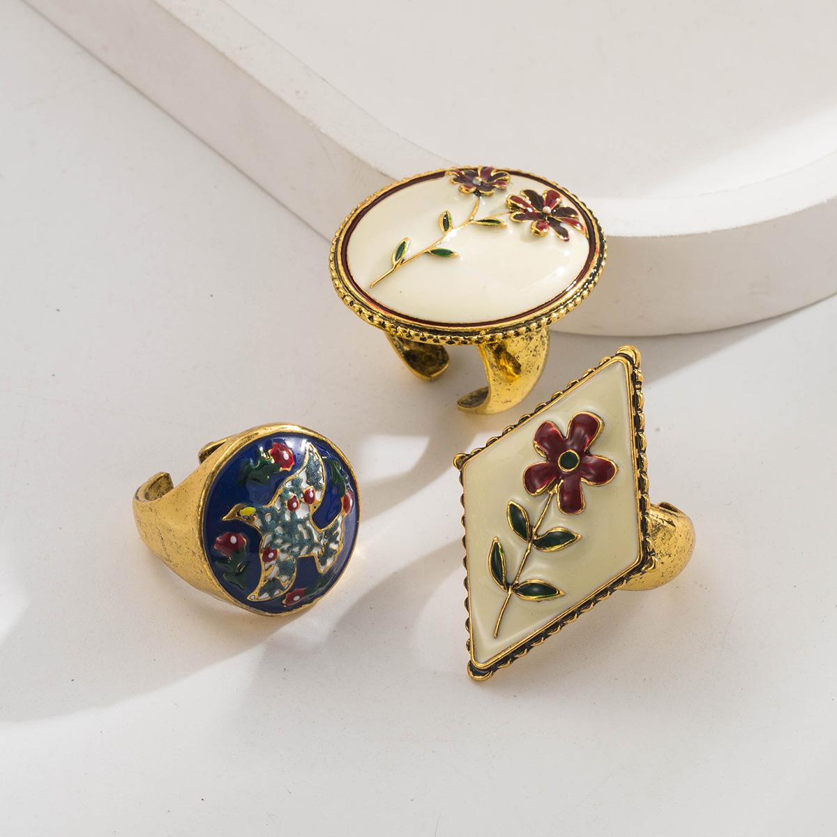 

Набор из трех предметов Винтажный нишевый дизайн Кольцо с цветком и масляной каплей для женщин Медь Позолоченное Регулируемое открытое кольцо Adjustable Opening