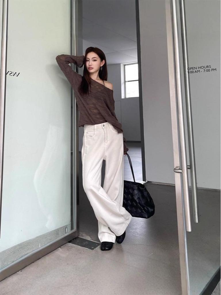2025 Autumn/Winter Women's Off-White High-Waisted Retro Wide-Leg Jeans: Loose, Slimming, Floor-Length Straight-Leg Trousers.